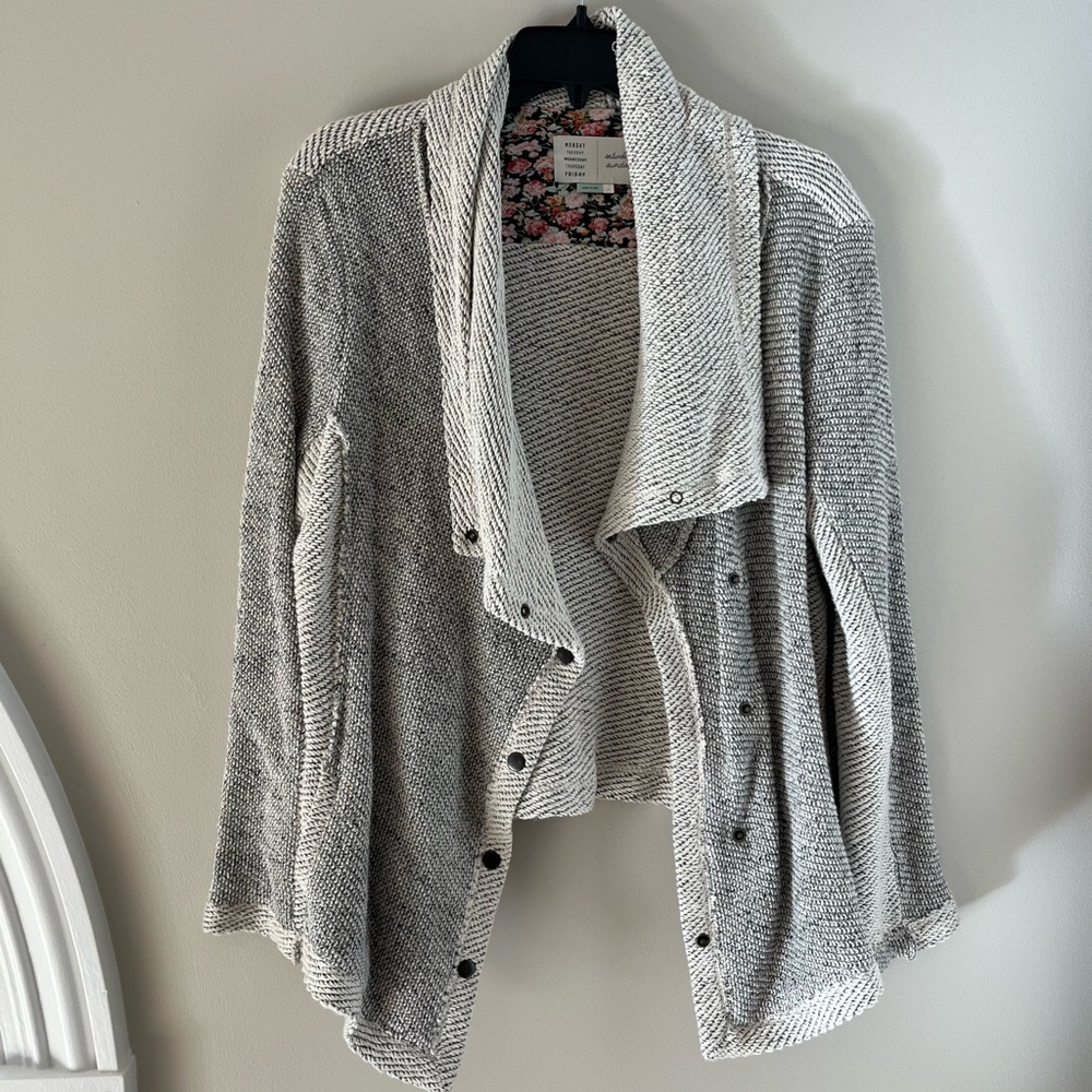Chic Women's Black and White Cardigan